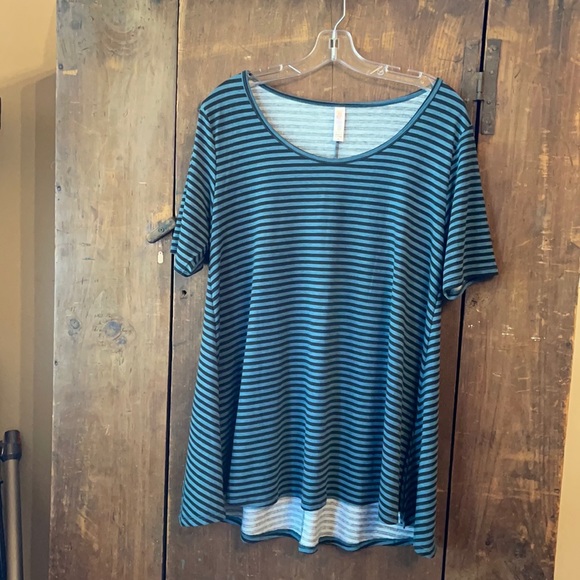 LulaRoe Medium Top Like New - Picture 4 of 4